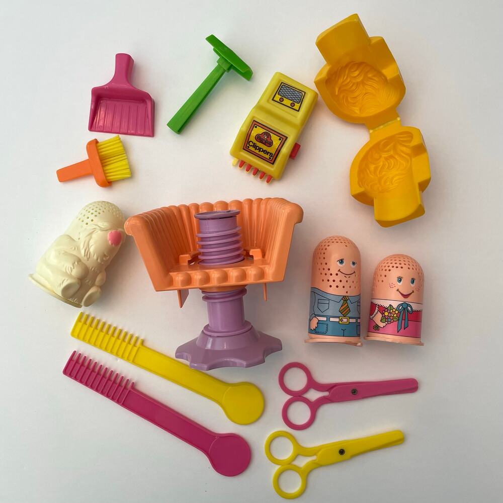 VTG Fuzzy Pumper Barber Beauty Shop Playset Kenner 1977 Lots of Pieces Play-Doh